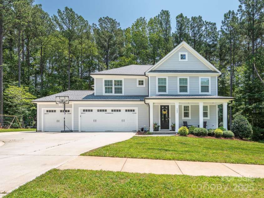 3227 Cape Fox Court, Denver, NC 28037.  MLS# CAR4273425, YatesRealty ID 25276. Front Exterior