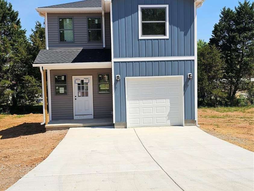 2910 21st street Lane, Hickory, NC 28601.  MLS# CAR4386412, YatesRealty ID 25277. 