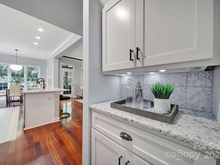 1201 Beckford Glen Drive, Waxhaw, NC 28173.  MLS# CAR4266155, YatesRealty ID 25279. Butler's Pantry