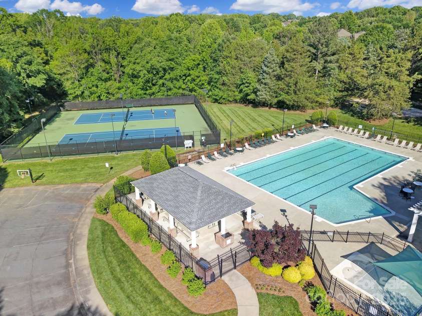 1201 Beckford Glen Drive, Waxhaw, NC 28173.  MLS# CAR4266155, YatesRealty ID 25279. Hunter Oaks Amenities