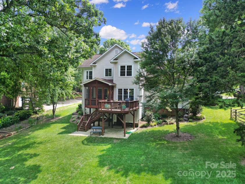 1201 Beckford Glen Drive, Waxhaw, NC 28173.  MLS# CAR4266155, YatesRealty ID 25279. Property on Almost Half an Acre
