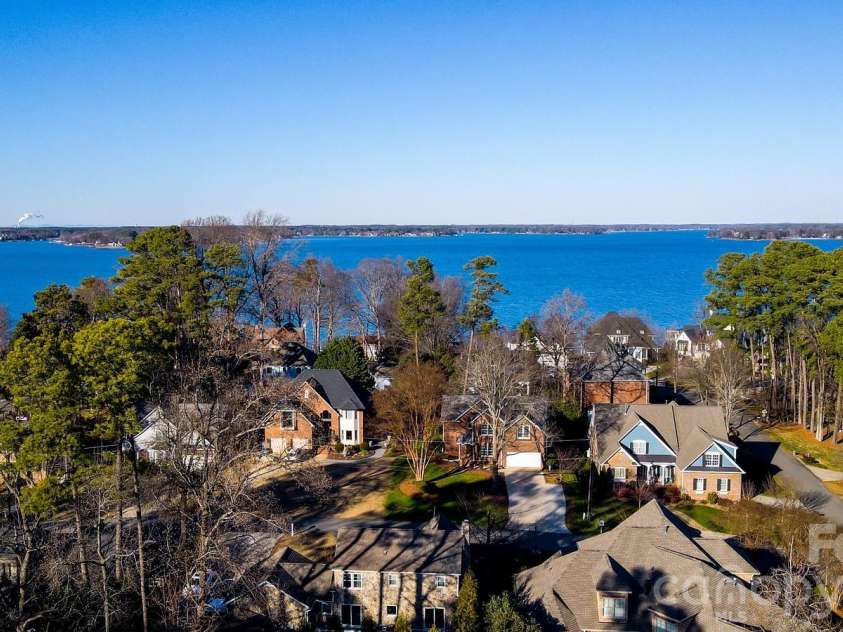 21410 Pinecrest Place, Cornelius, NC 28031.  MLS# CAR4321190, YatesRealty ID 25279. 