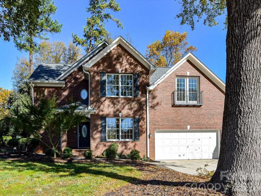 21410 Pinecrest Place, Cornelius, NC 28031.  MLS# CAR4321190, YatesRealty ID 25279. 