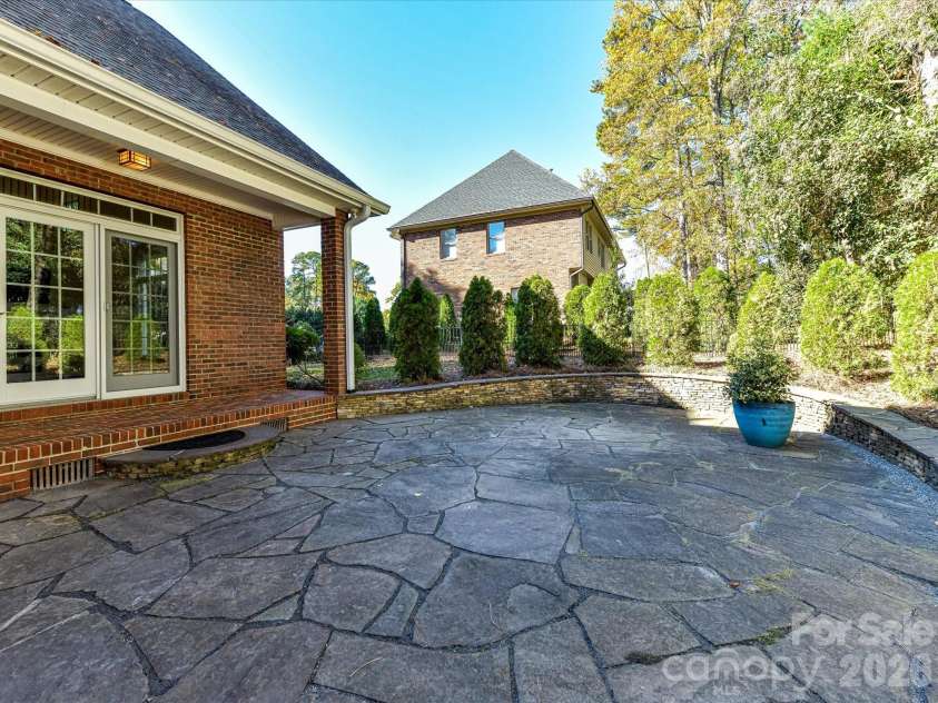 21410 Pinecrest Place, Cornelius, NC 28031.  MLS# CAR4321190, YatesRealty ID 25279. 