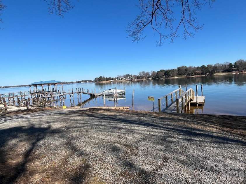 21410 Pinecrest Place, Cornelius, NC 28031.  MLS# CAR4321190, YatesRealty ID 25279. 