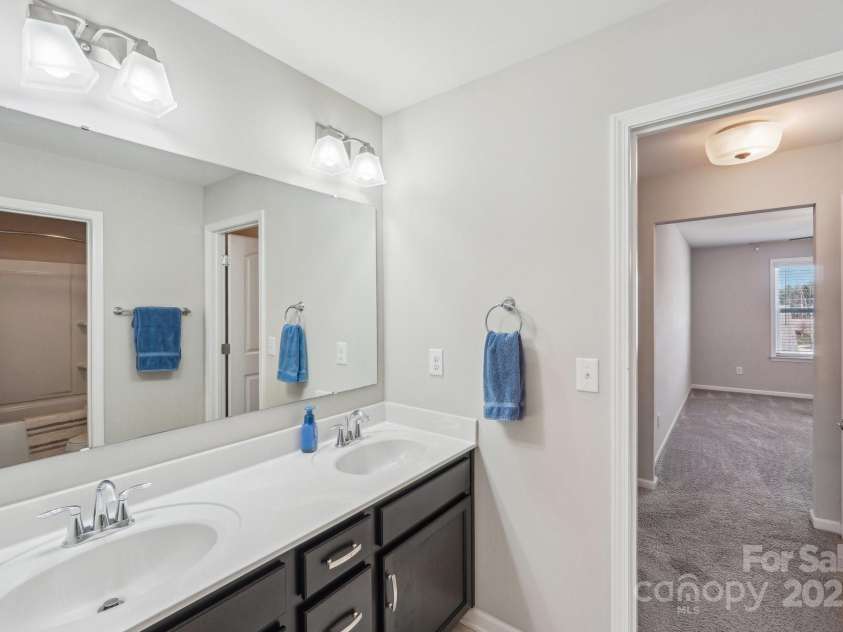 1426 Whitman Court, York, SC 29745.  MLS# CAR4227573, YatesRealty ID 2528. Connecting bathroom