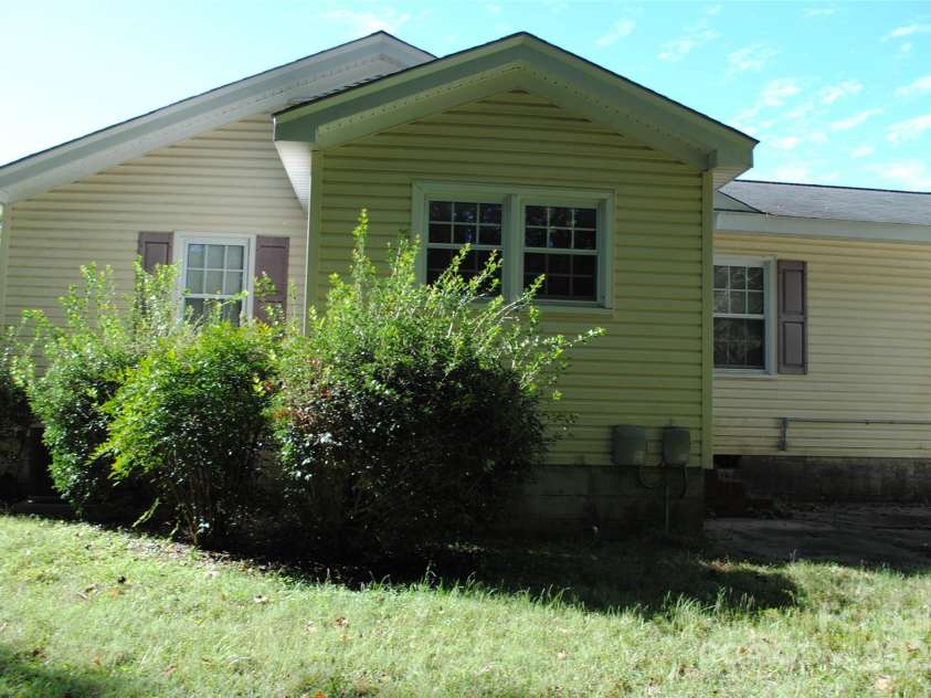636 Statesville Boulevard, Salisbury, NC 28144.  MLS# CAR4307240, YatesRealty ID 2528. 