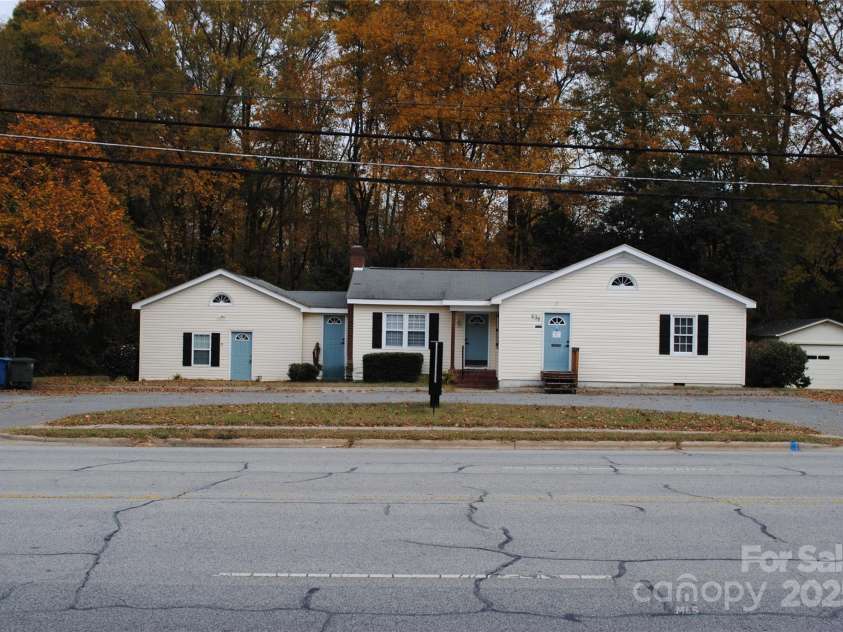 636 Statesville Boulevard, Salisbury, NC 28144.  MLS# CAR4307240, YatesRealty ID 2528. 