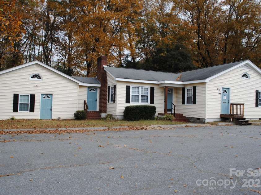 636 Statesville Boulevard, Salisbury, NC 28144.  MLS# CAR4307240, YatesRealty ID 2528. 