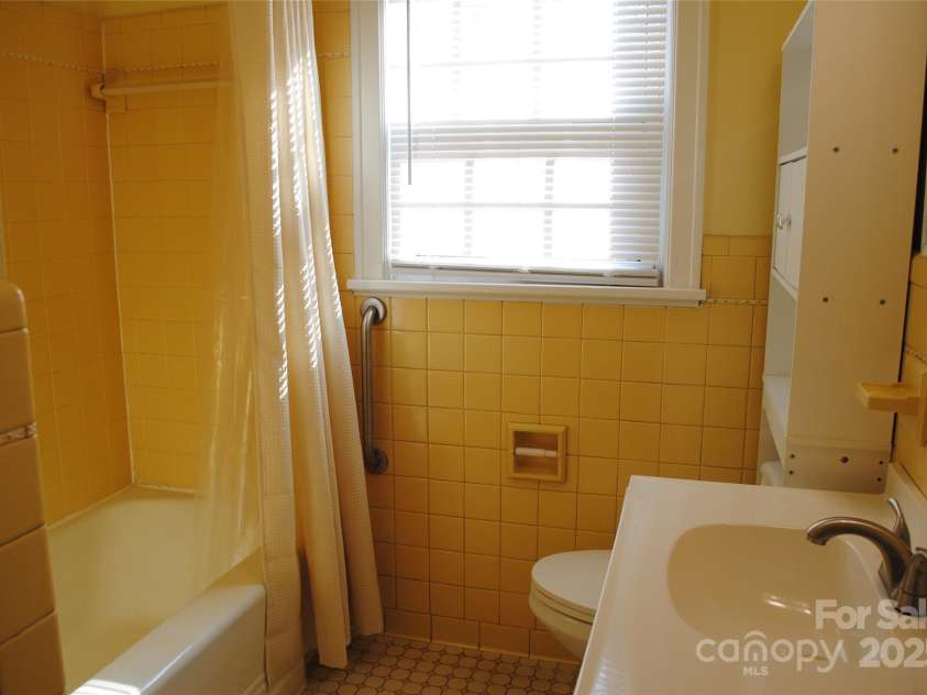 636 Statesville Boulevard, Salisbury, NC 28144.  MLS# CAR4307240, YatesRealty ID 2528. 