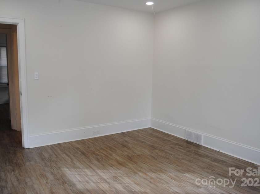 636 Statesville Boulevard, Salisbury, NC 28144.  MLS# CAR4307240, YatesRealty ID 2528. 