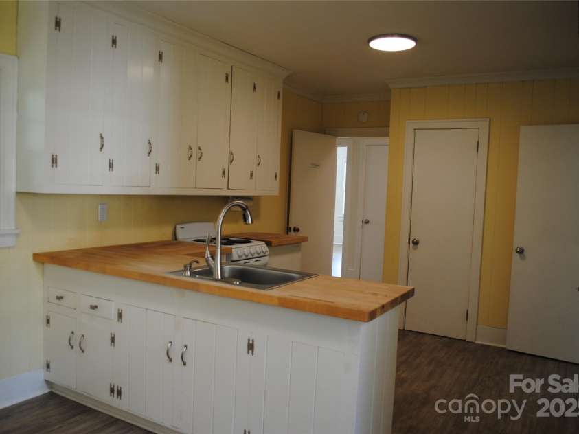 636 Statesville Boulevard, Salisbury, NC 28144.  MLS# CAR4307240, YatesRealty ID 2528. 