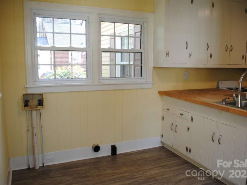 636 Statesville Boulevard, Salisbury, NC 28144.  MLS# CAR4307240, YatesRealty ID 2528. 