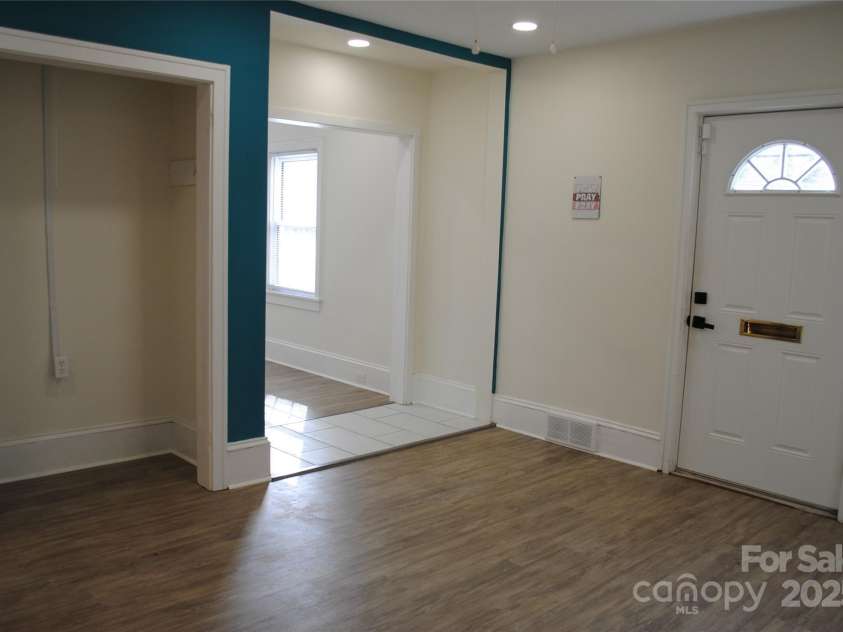 636 Statesville Boulevard, Salisbury, NC 28144.  MLS# CAR4307240, YatesRealty ID 2528. 