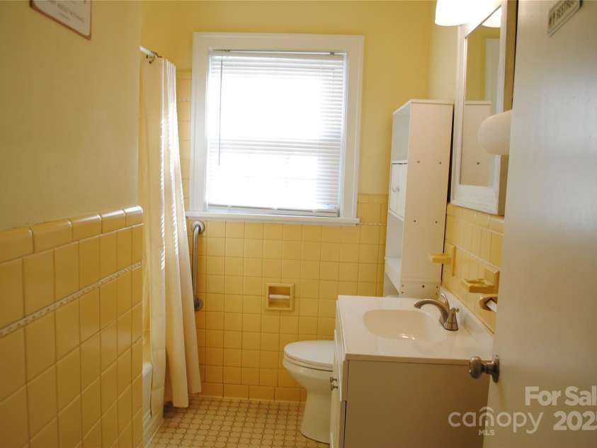 636 Statesville Boulevard, Salisbury, NC 28144.  MLS# CAR4307240, YatesRealty ID 2528. 