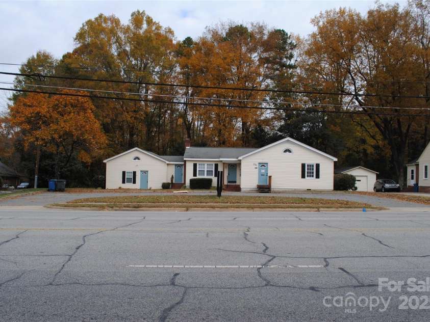 636 Statesville Boulevard, Salisbury, NC 28144.  MLS# CAR4307240, YatesRealty ID 2528. 