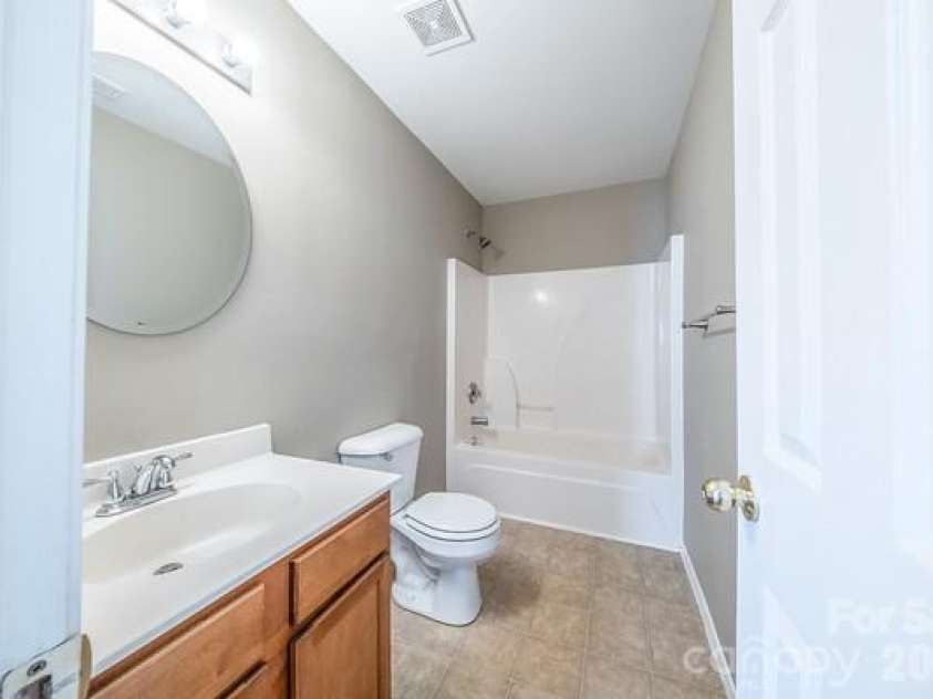 2416 Buckleigh Drive, Charlotte, NC 28215.  MLS# CAR4383918, YatesRealty ID 25280. 