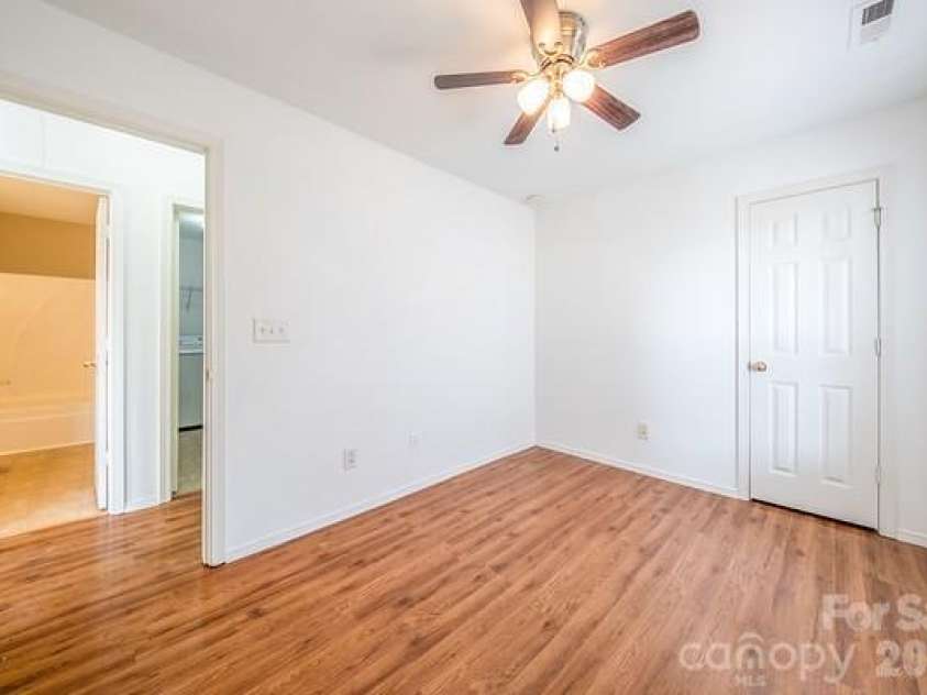 2416 Buckleigh Drive, Charlotte, NC 28215.  MLS# CAR4383918, YatesRealty ID 25280. 