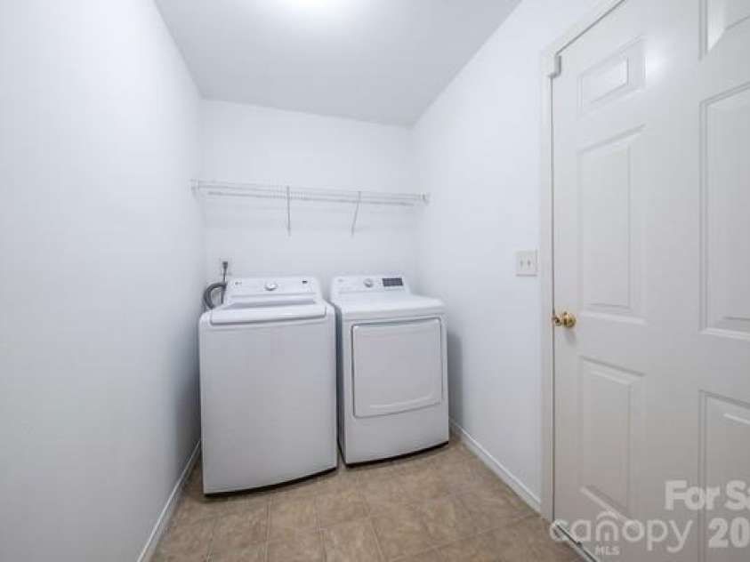 2416 Buckleigh Drive, Charlotte, NC 28215.  MLS# CAR4383918, YatesRealty ID 25280. 