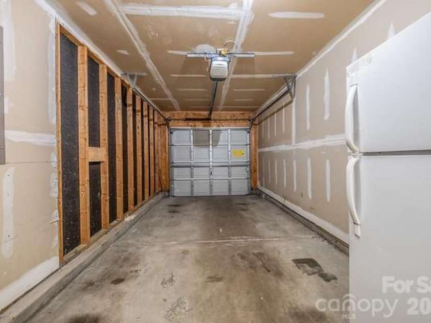 2416 Buckleigh Drive, Charlotte, NC 28215.  MLS# CAR4383918, YatesRealty ID 25280. 