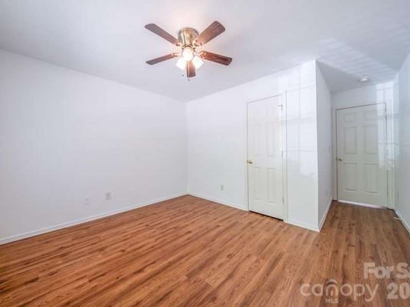 2416 Buckleigh Drive, Charlotte, NC 28215.  MLS# CAR4383918, YatesRealty ID 25280. 