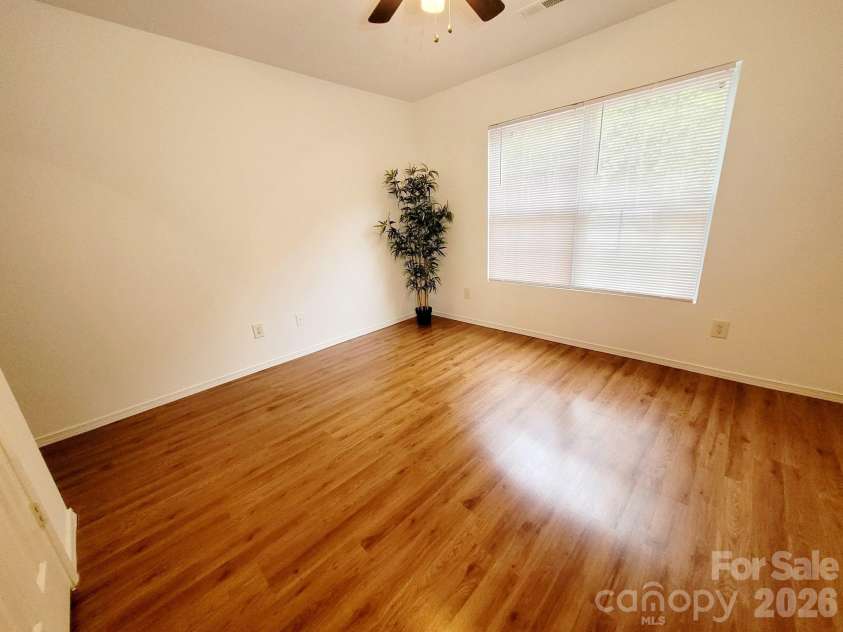 2416 Buckleigh Drive, Charlotte, NC 28215.  MLS# CAR4383918, YatesRealty ID 25280. 