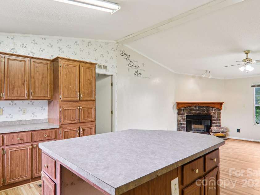 18 Sweet Briar Path Way, Hendersonville, NC 28792.  MLS# CAR4270851, YatesRealty ID 25282. 