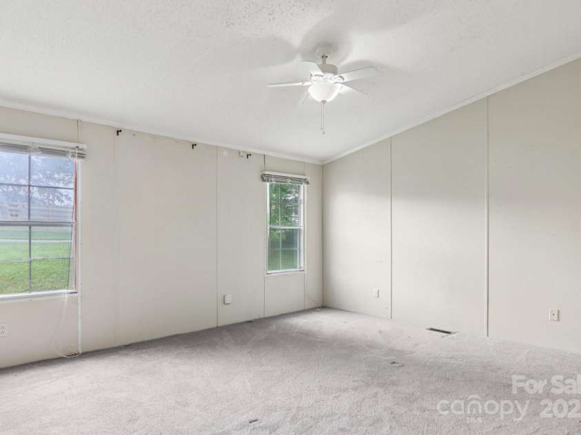 18 Sweet Briar Path Way, Hendersonville, NC 28792.  MLS# CAR4270851, YatesRealty ID 25282. 