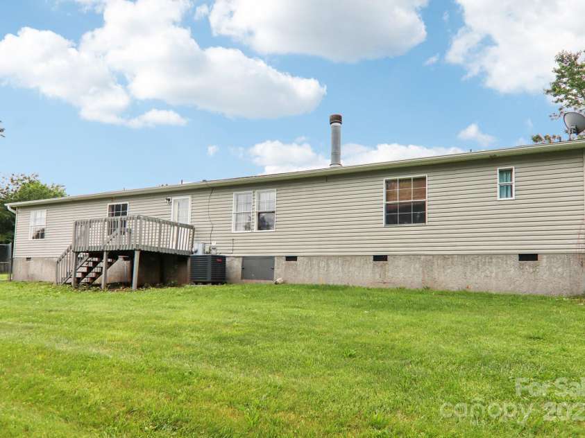 18 Sweet Briar Path Way, Hendersonville, NC 28792.  MLS# CAR4270851, YatesRealty ID 25282. 