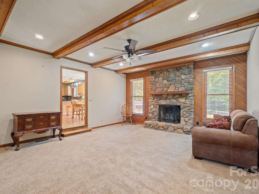 725 Sunridge Drive, Lincolnton, NC 28092.  MLS# CAR4379909, YatesRealty ID 25282. 