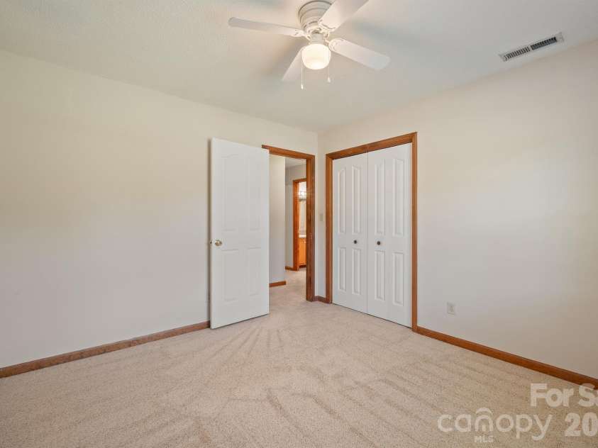 725 Sunridge Drive, Lincolnton, NC 28092.  MLS# CAR4379909, YatesRealty ID 25282. 