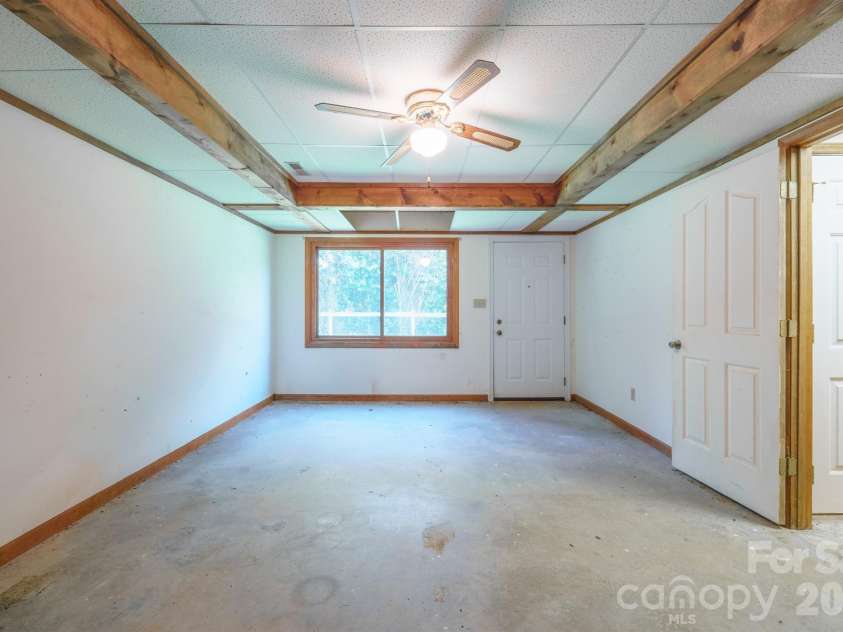 725 Sunridge Drive, Lincolnton, NC 28092.  MLS# CAR4379909, YatesRealty ID 25282. 