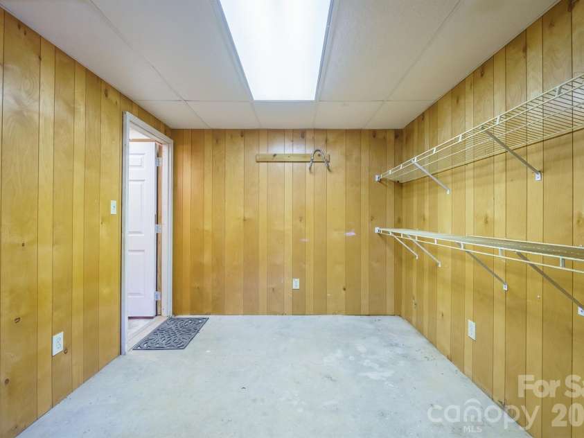 725 Sunridge Drive, Lincolnton, NC 28092.  MLS# CAR4379909, YatesRealty ID 25282. 