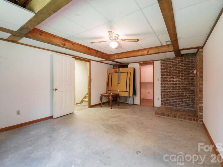 725 Sunridge Drive, Lincolnton, NC 28092.  MLS# CAR4379909, YatesRealty ID 25282. 