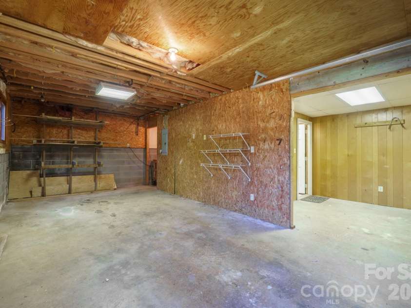 725 Sunridge Drive, Lincolnton, NC 28092.  MLS# CAR4379909, YatesRealty ID 25282. 