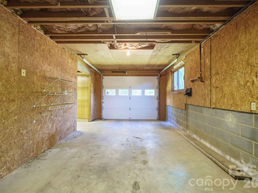 725 Sunridge Drive, Lincolnton, NC 28092.  MLS# CAR4379909, YatesRealty ID 25282. 