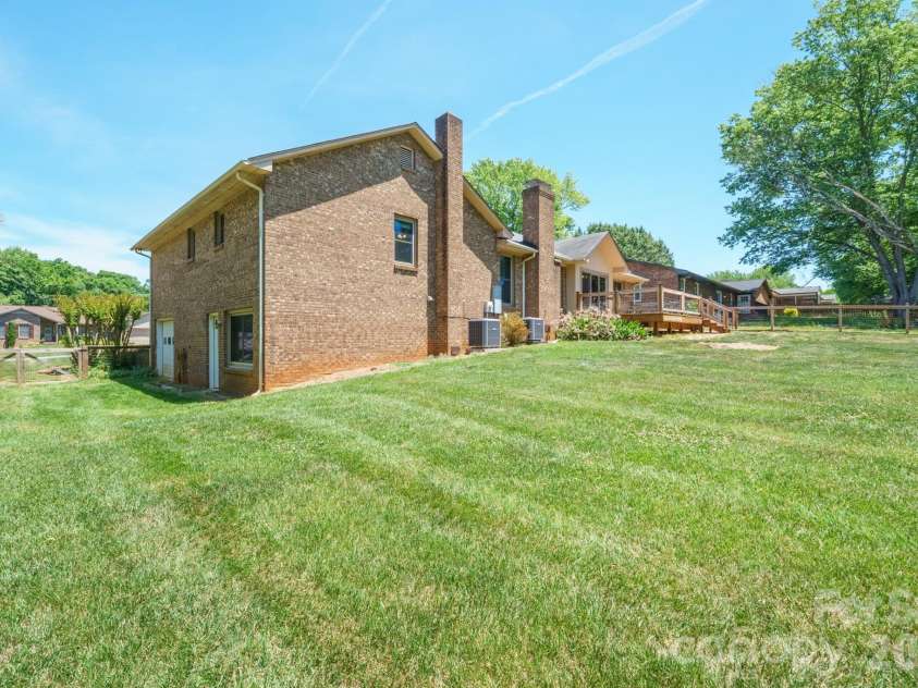 725 Sunridge Drive, Lincolnton, NC 28092.  MLS# CAR4379909, YatesRealty ID 25282. 