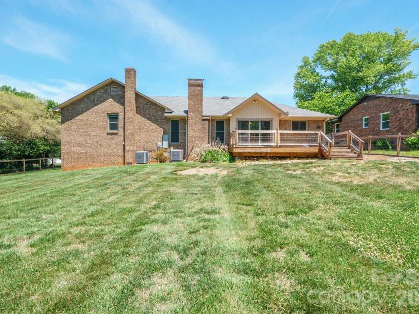 725 Sunridge Drive, Lincolnton, NC 28092.  MLS# CAR4379909, YatesRealty ID 25282. 