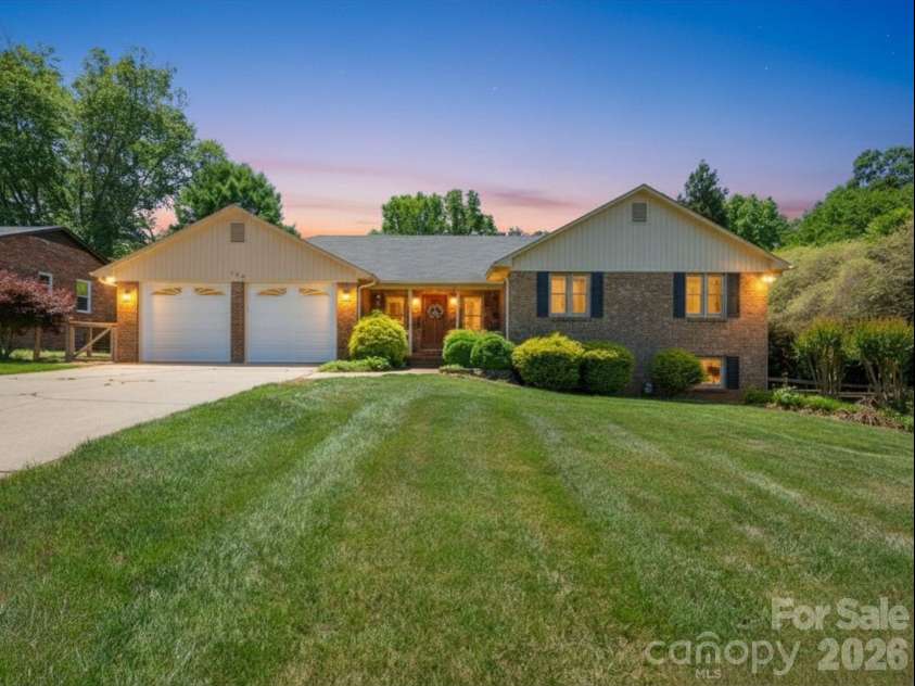 725 Sunridge Drive, Lincolnton, NC 28092.  MLS# CAR4379909, YatesRealty ID 25282. Grass virtually enhanced