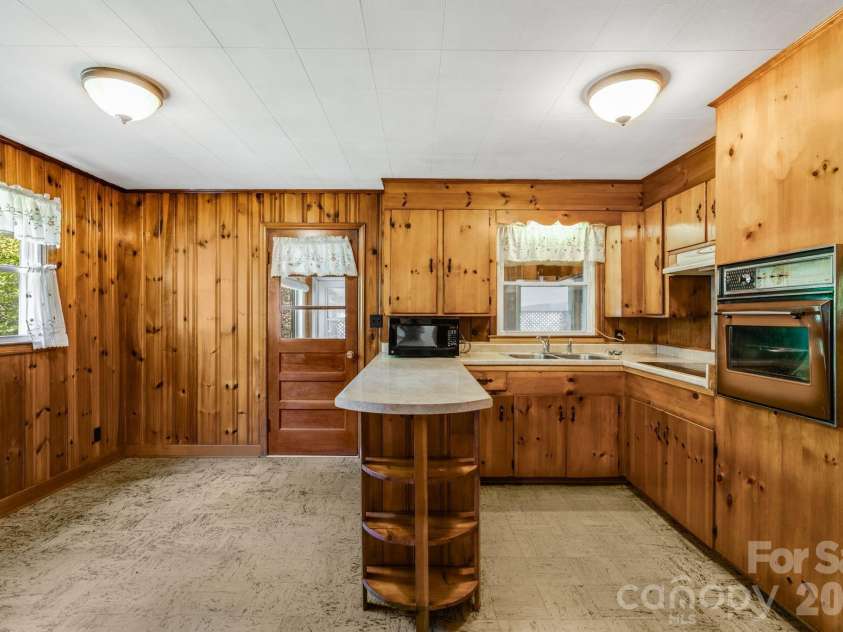 1111 Ammons Branch Road, Marshall, NC 28753.  MLS# CAR4383195, YatesRealty ID 25284. 