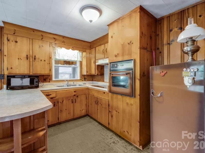 1111 Ammons Branch Road, Marshall, NC 28753.  MLS# CAR4383195, YatesRealty ID 25284. 