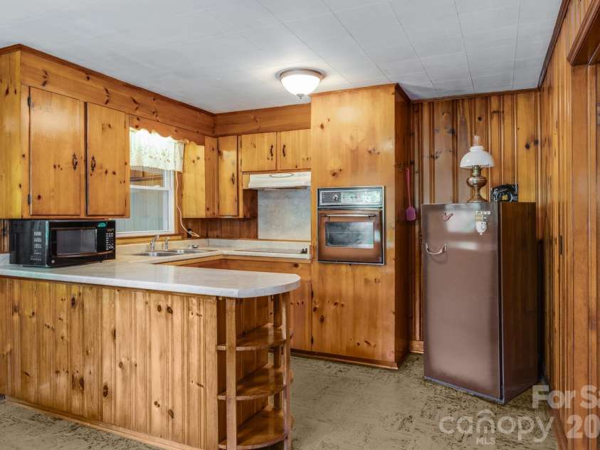 1111 Ammons Branch Road, Marshall, NC 28753.  MLS# CAR4383195, YatesRealty ID 25284. 