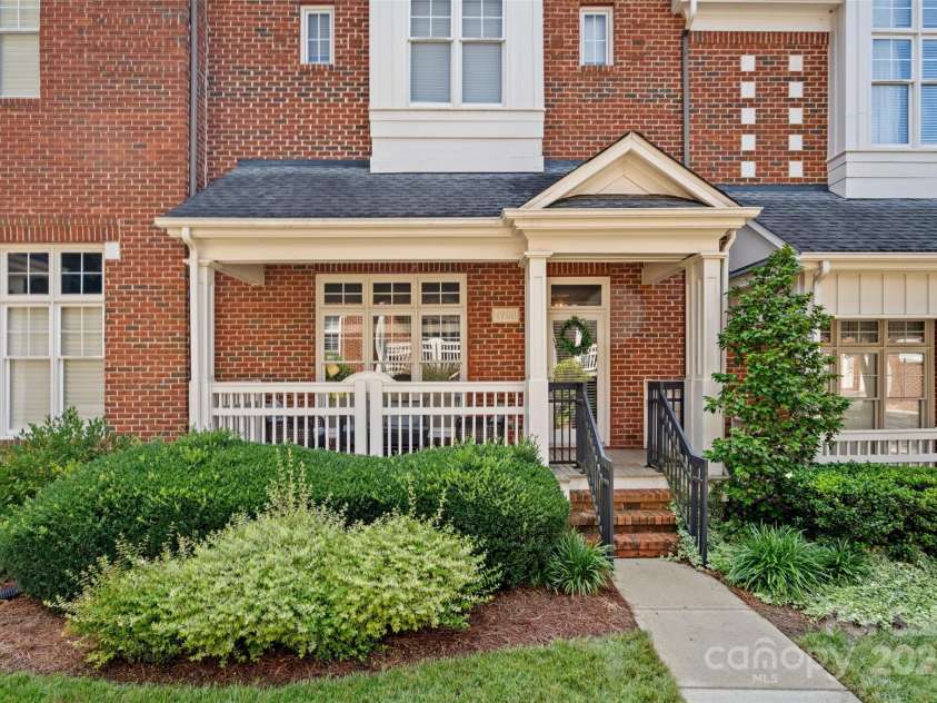 4708 Hill View Drive, Charlotte, NC 28210.  MLS# CAR4275753, YatesRealty ID 25284. 