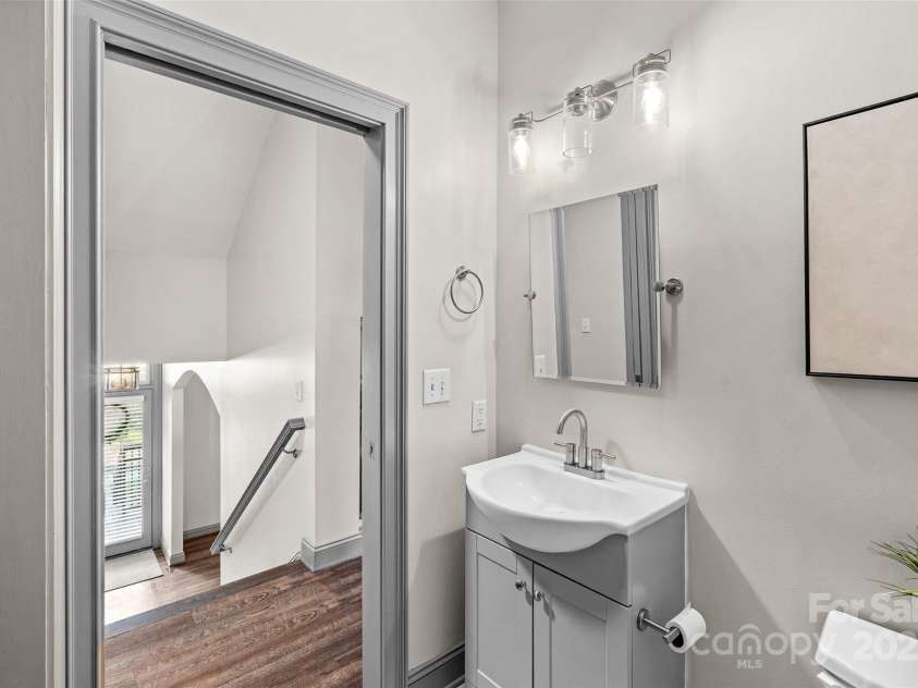 4708 Hill View Drive, Charlotte, NC 28210.  MLS# CAR4275753, YatesRealty ID 25284. 