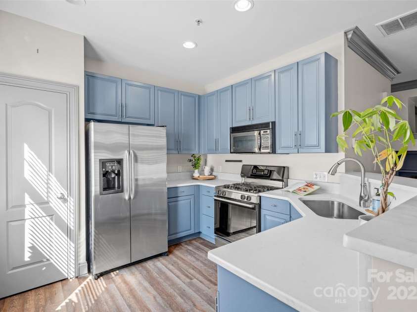 4708 Hill View Drive, Charlotte, NC 28210.  MLS# CAR4275753, YatesRealty ID 25284. 