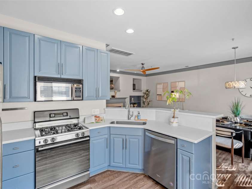 4708 Hill View Drive, Charlotte, NC 28210.  MLS# CAR4275753, YatesRealty ID 25284. 