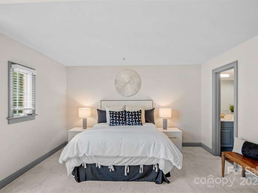 4708 Hill View Drive, Charlotte, NC 28210.  MLS# CAR4275753, YatesRealty ID 25284. 