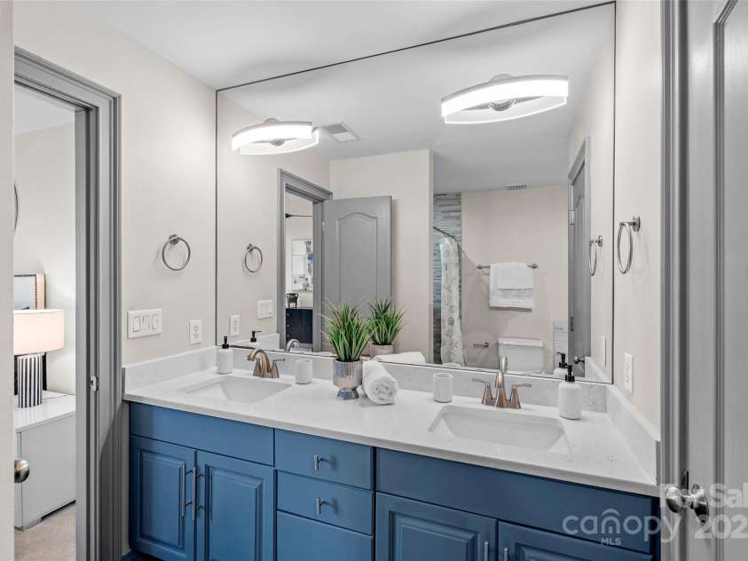 4708 Hill View Drive, Charlotte, NC 28210.  MLS# CAR4275753, YatesRealty ID 25284. 