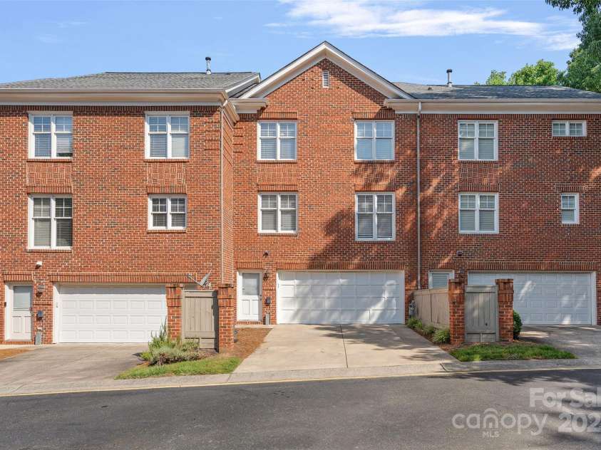 4708 Hill View Drive, Charlotte, NC 28210.  MLS# CAR4275753, YatesRealty ID 25284. 