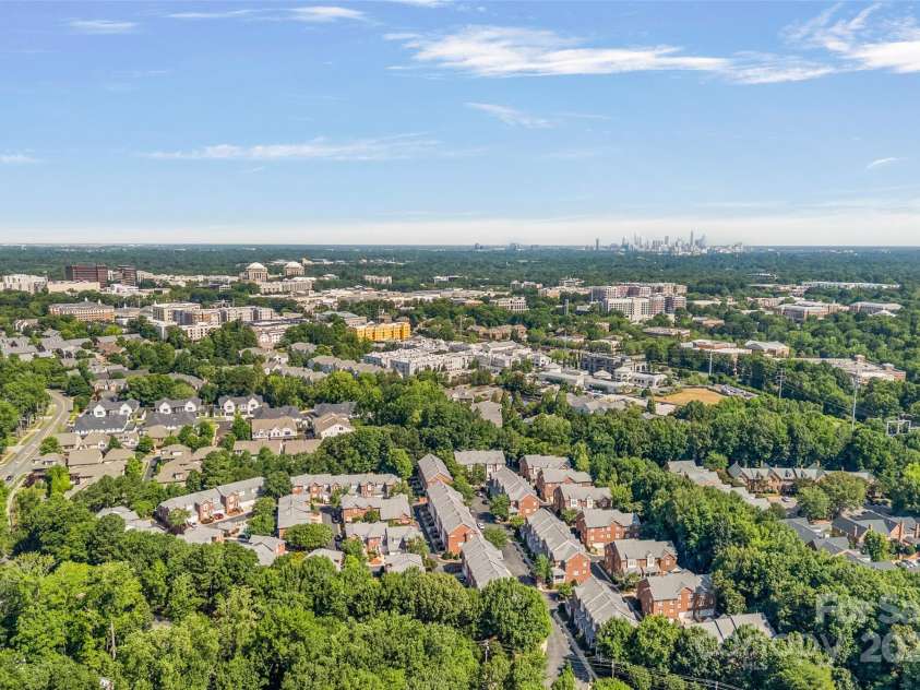 4708 Hill View Drive, Charlotte, NC 28210.  MLS# CAR4275753, YatesRealty ID 25284. 